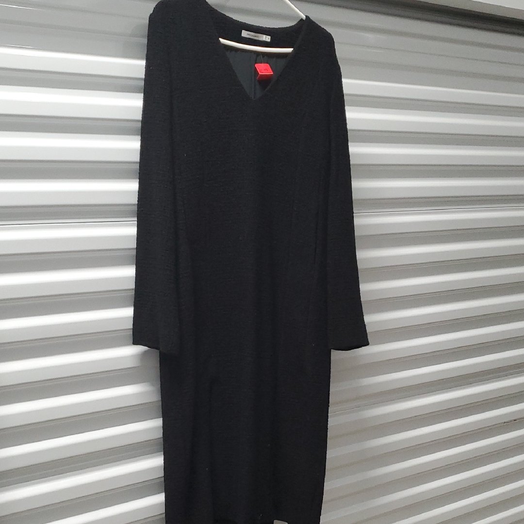 Black Long Sleeve V-Neck Sheath Dress